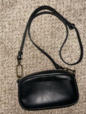 Madewell small leather crossbody
(mini carabiner crossbody)